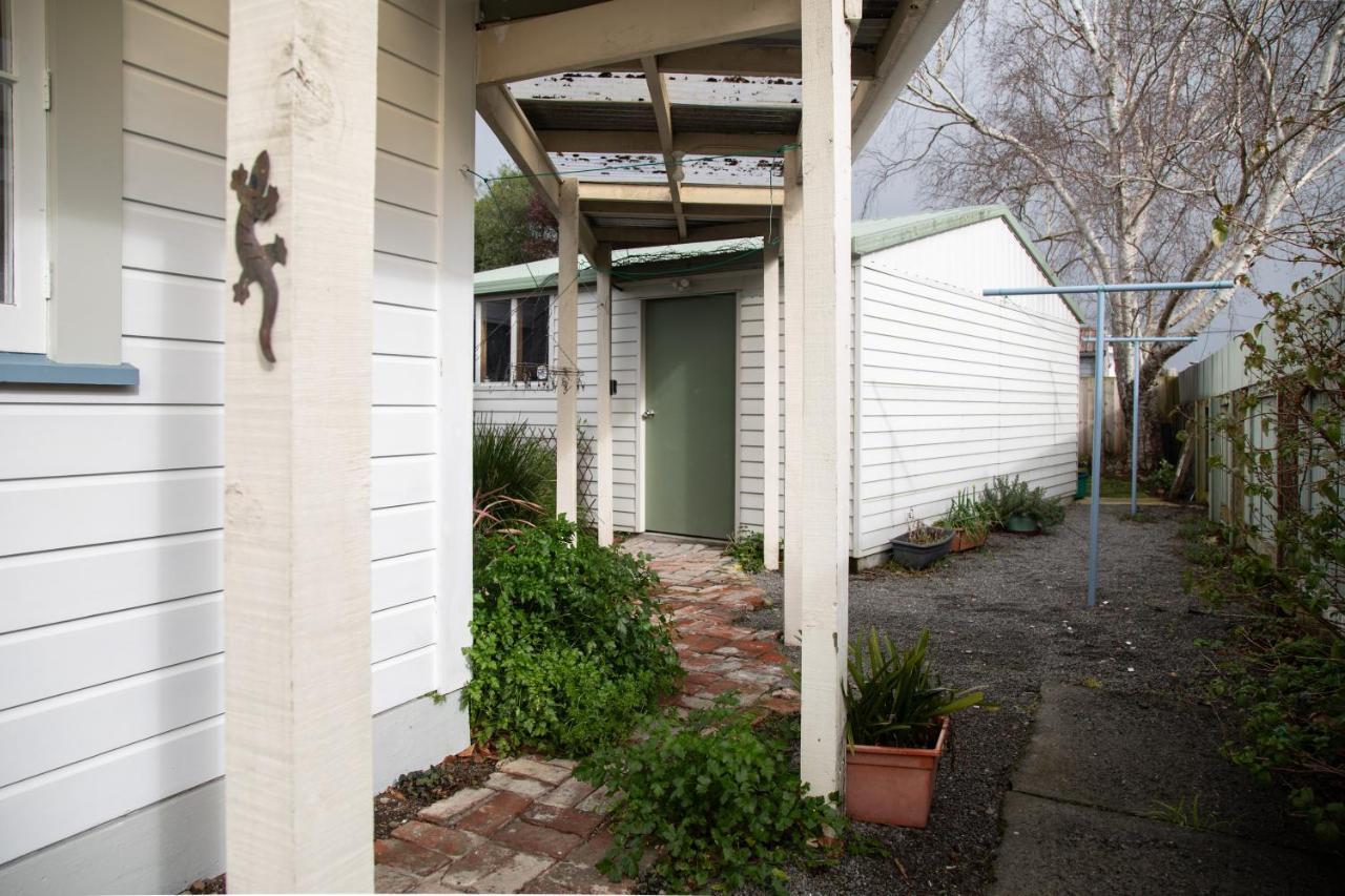 Cottage In The Heart Of Carterton Exterior photo