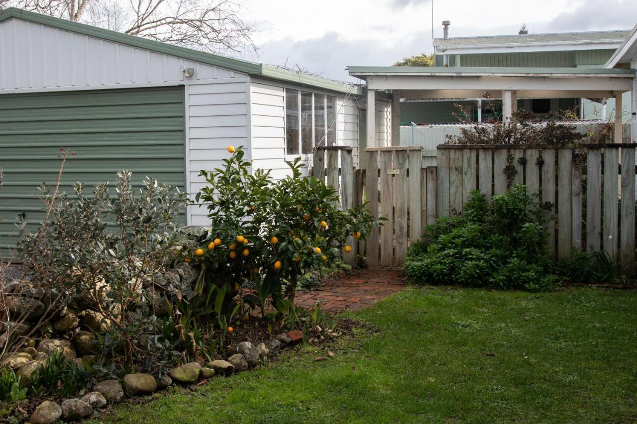 Cottage In The Heart Of Carterton Exterior photo